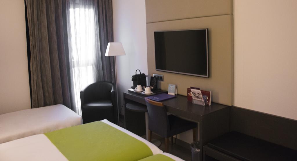 Mercure Madrid Centro Room photo